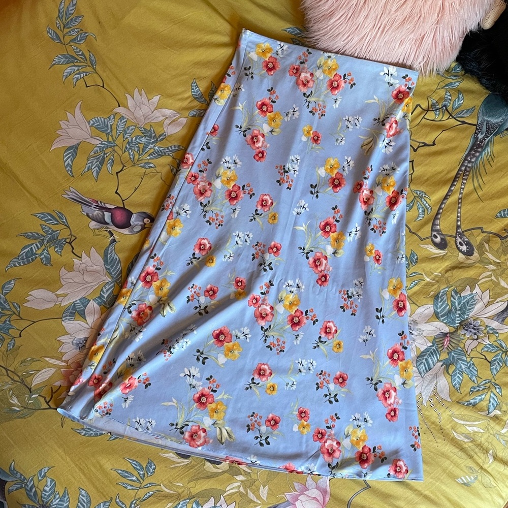 FLORAL MIDI SKIRT 🌺